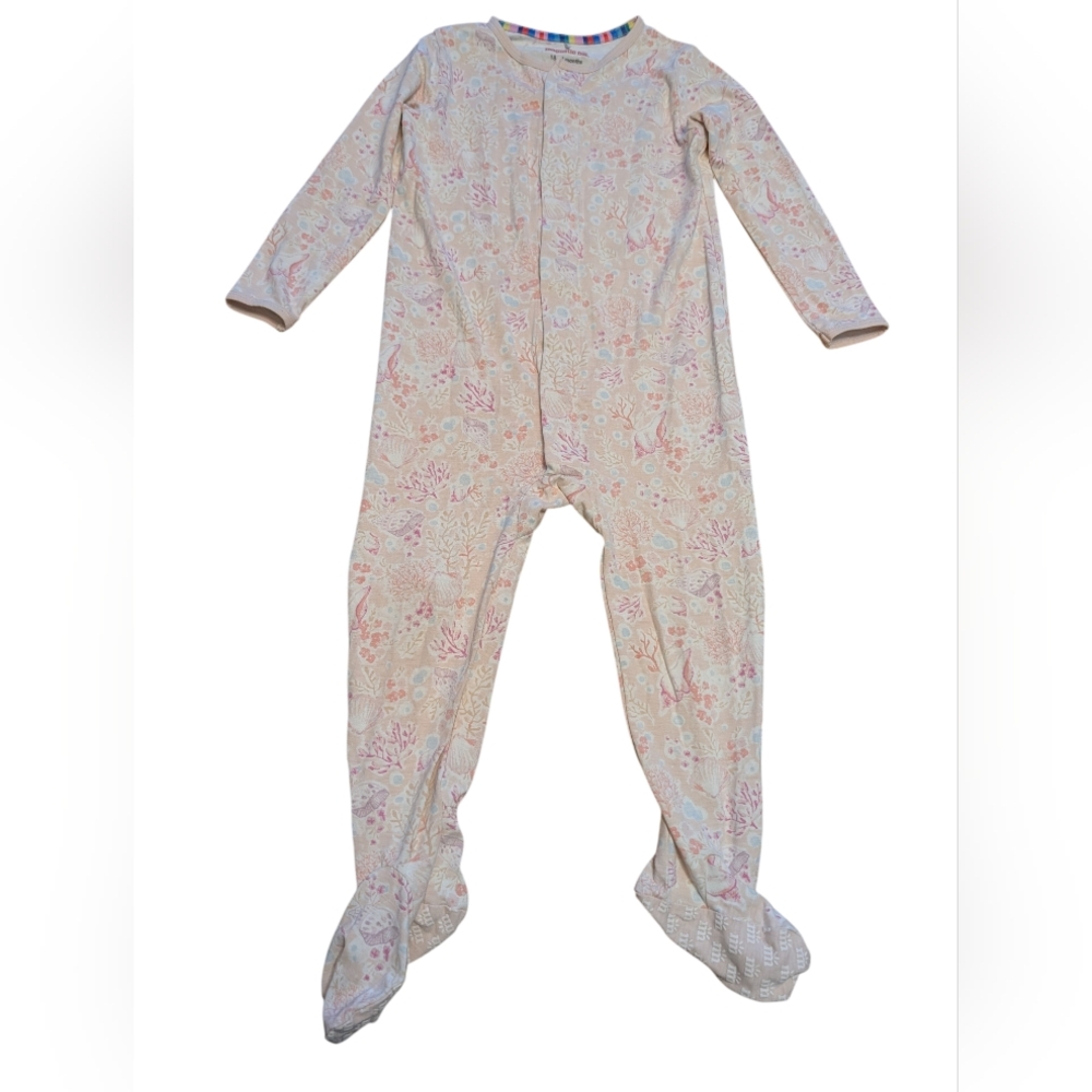 Magnetic Me magnetic closure footie pajama Sea Shell Print, 18-24 Months.